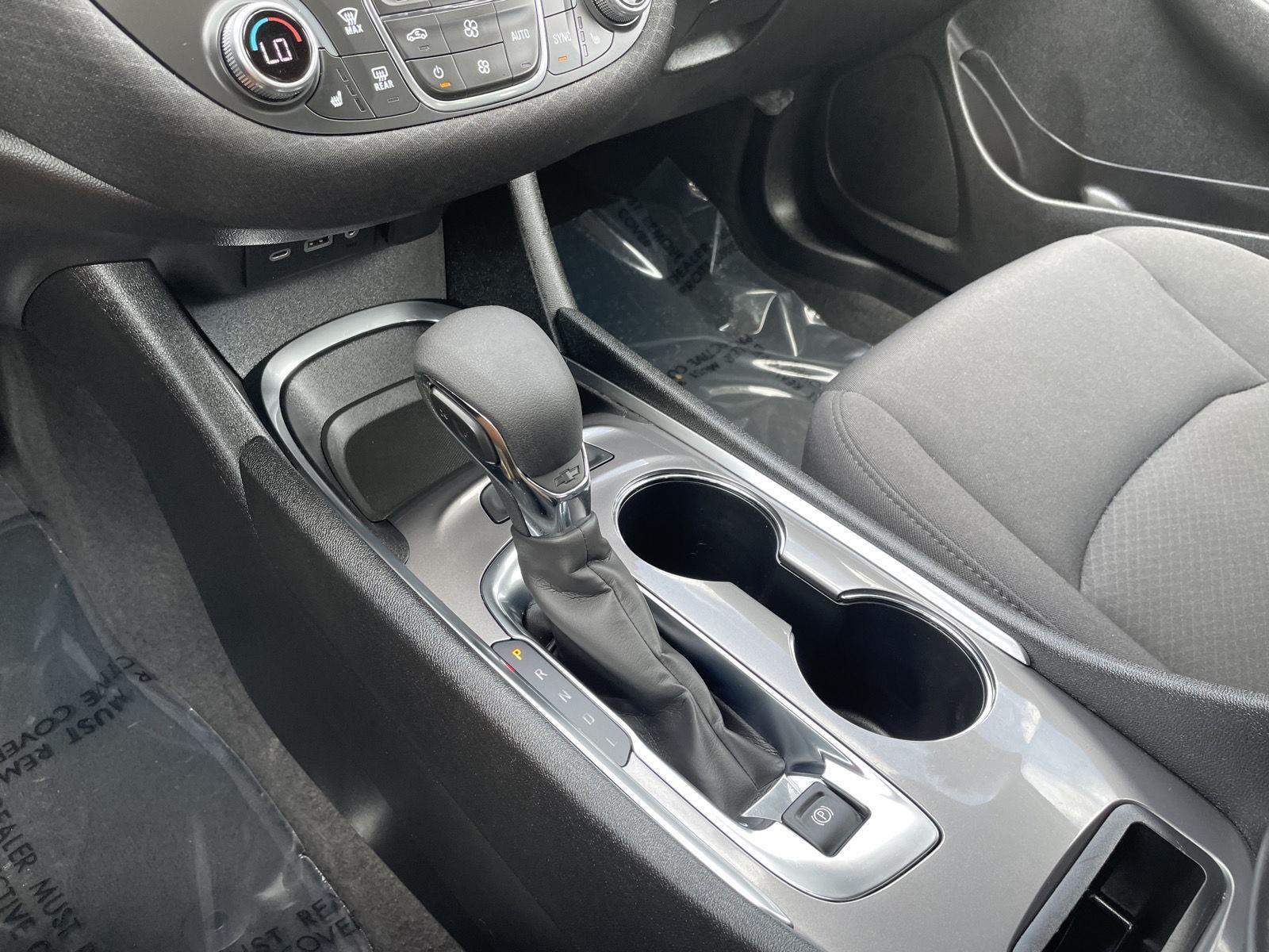 Vehicle photo 30