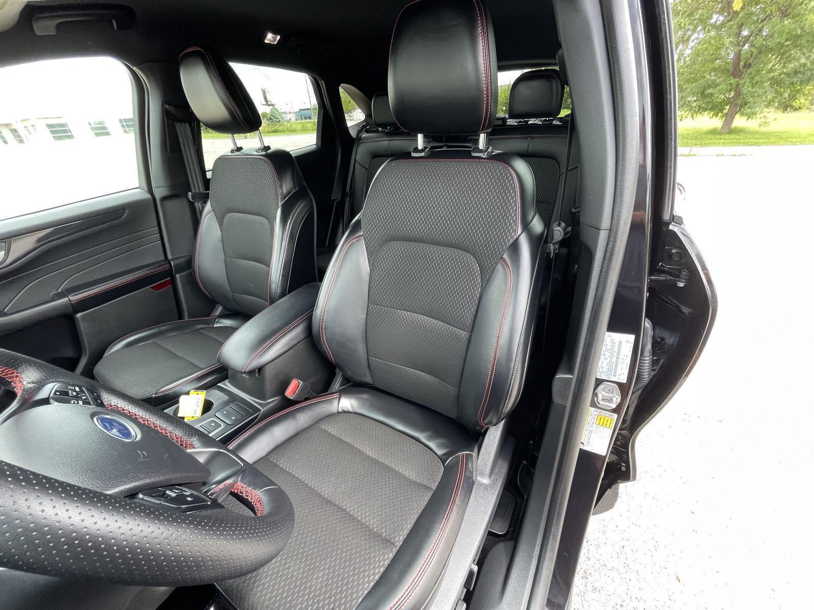 Vehicle photo 18