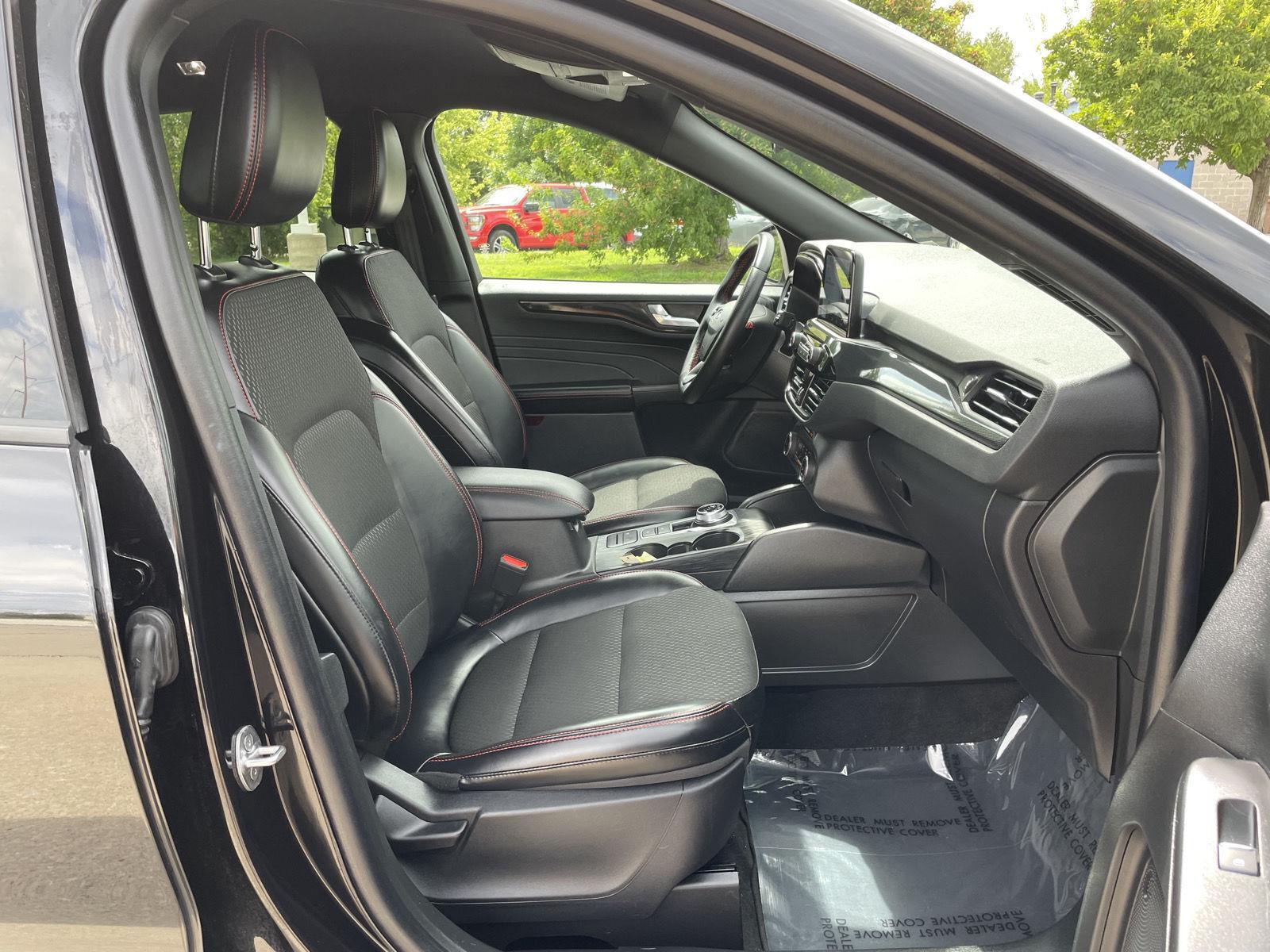 Vehicle photo 19
