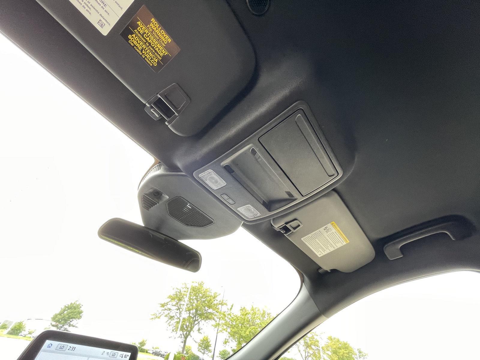 Vehicle photo 21