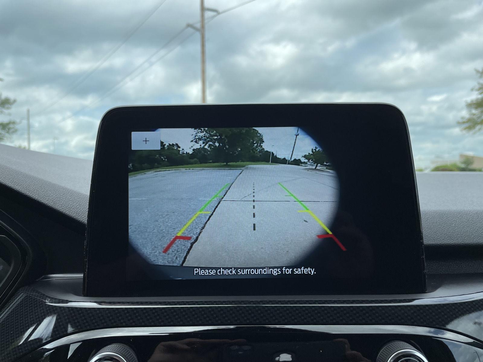 Vehicle photo 23