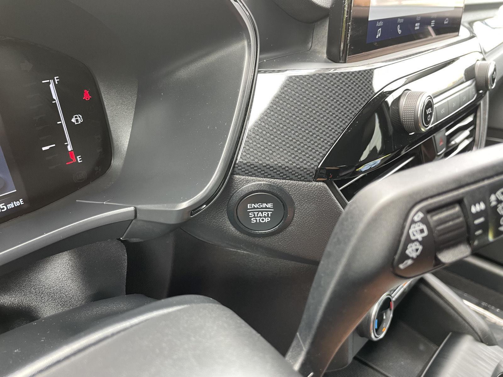Vehicle photo 24