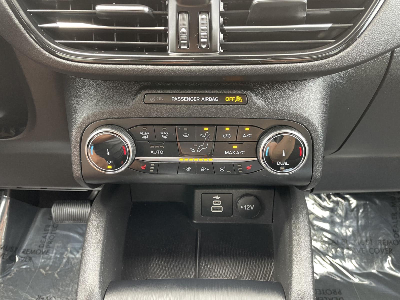 Vehicle photo 26