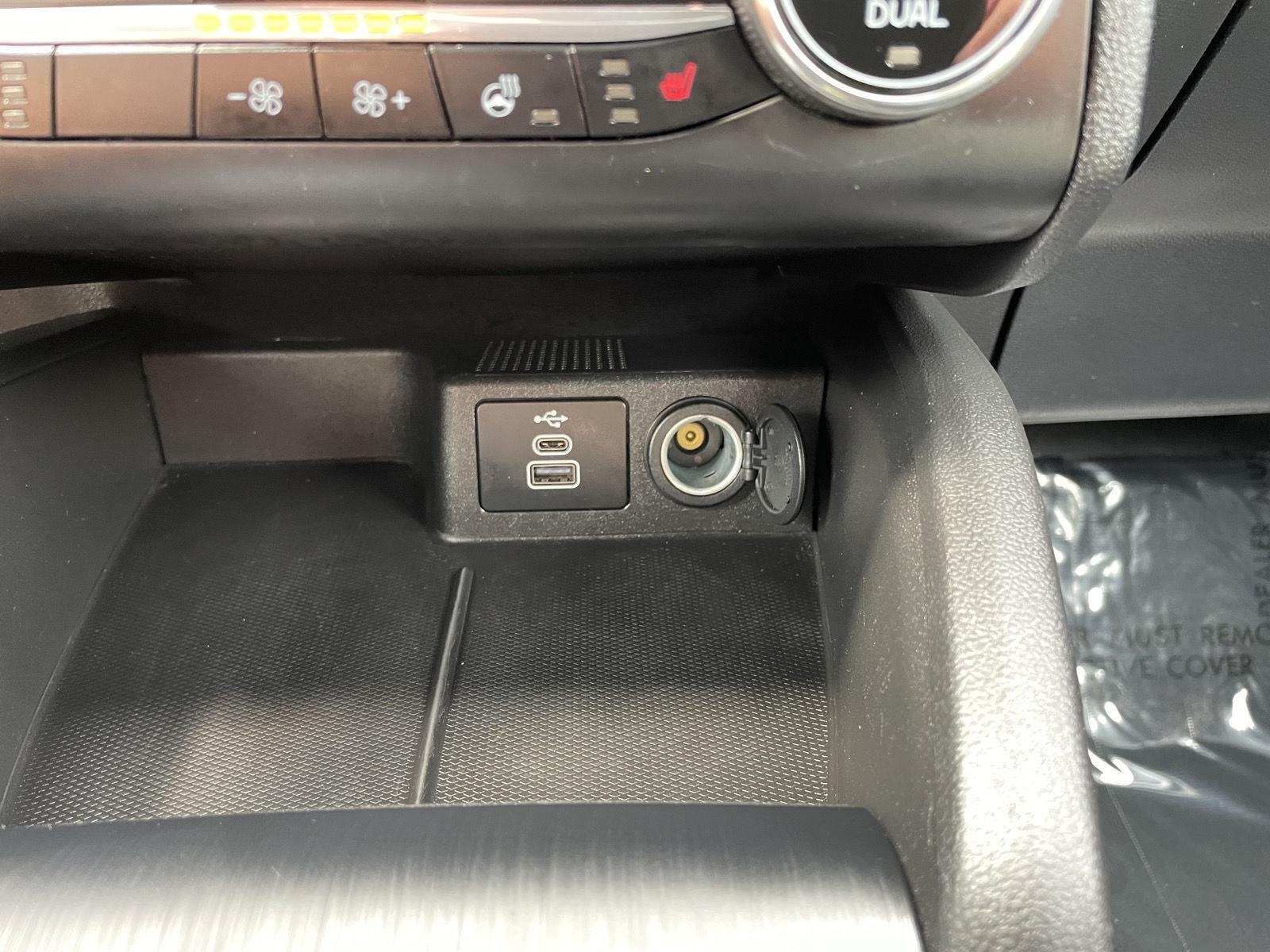 Vehicle photo 28