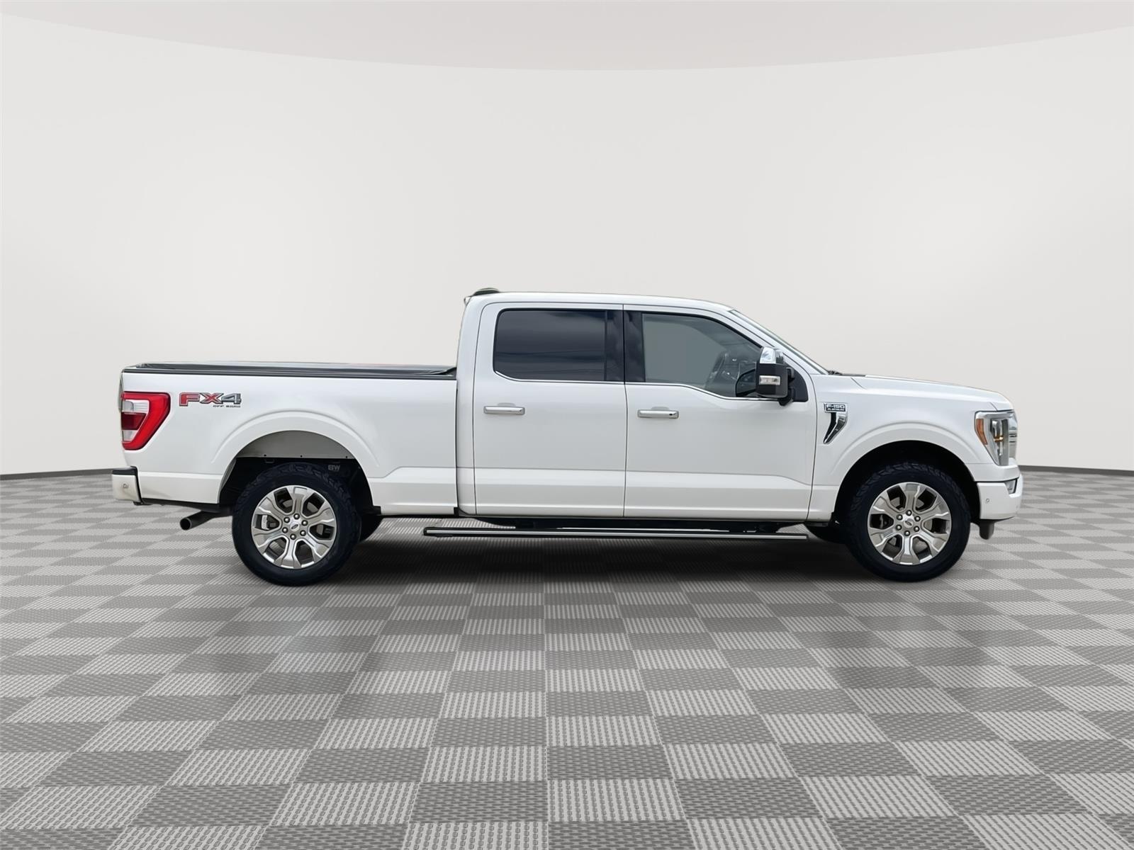 Vehicle photo 6