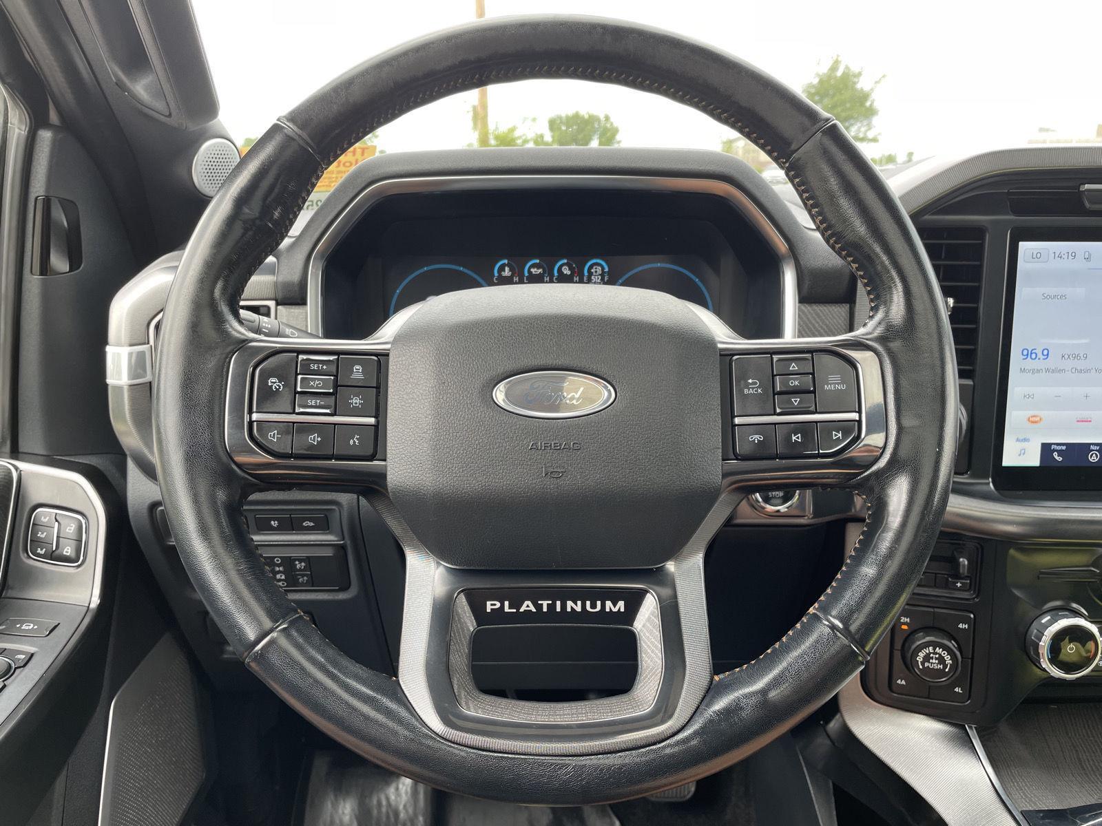 Vehicle photo 12