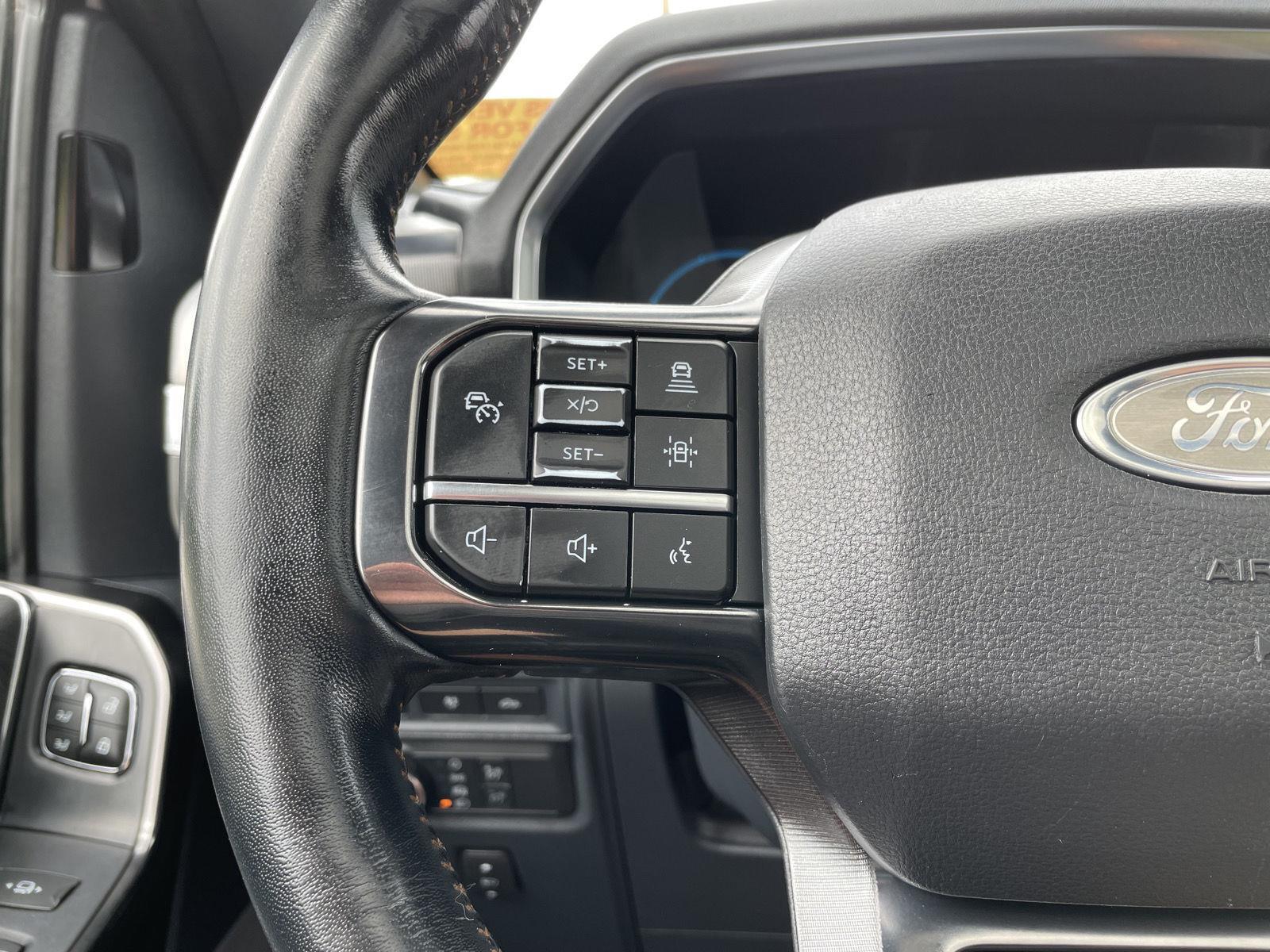 Vehicle photo 13
