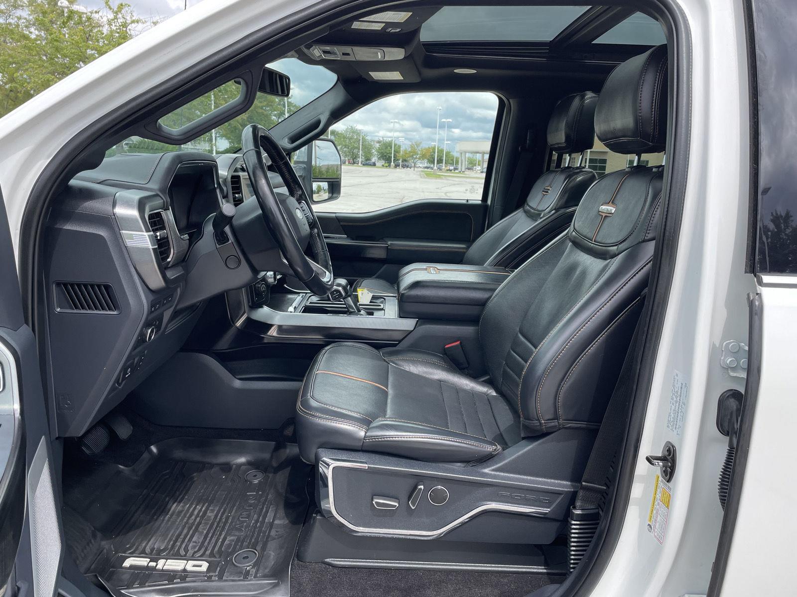 Vehicle photo 17