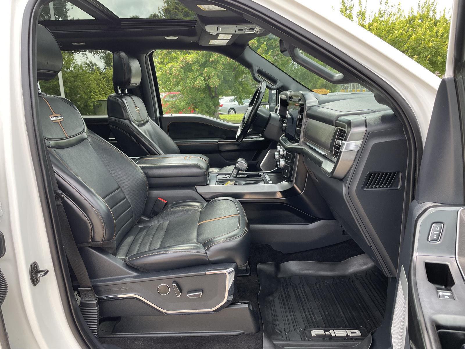 Vehicle photo 19
