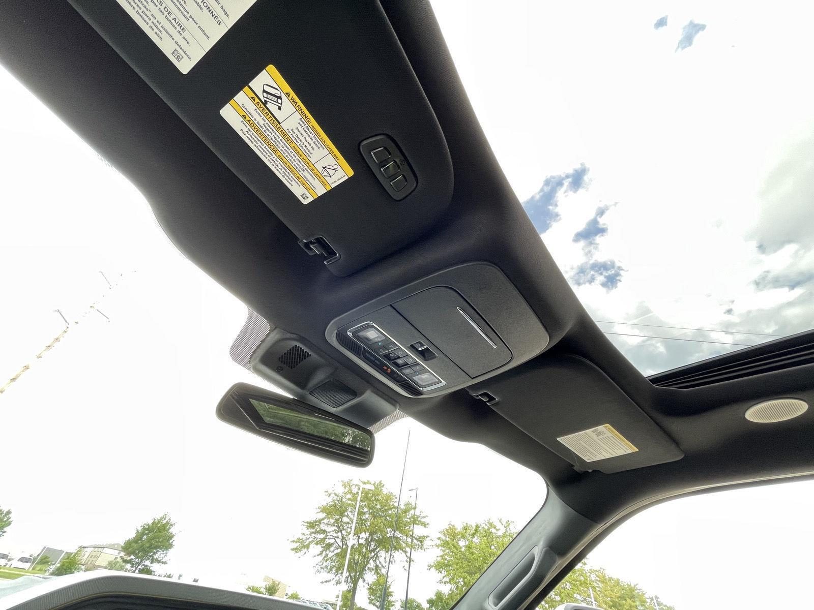 Vehicle photo 22