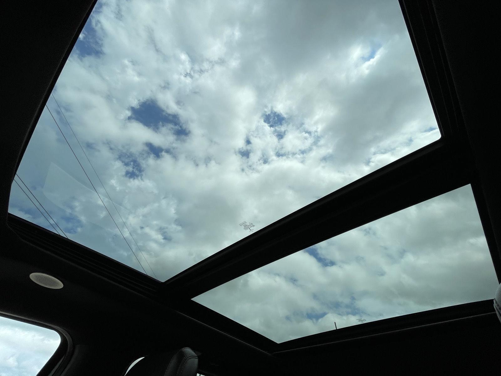 Vehicle photo 23