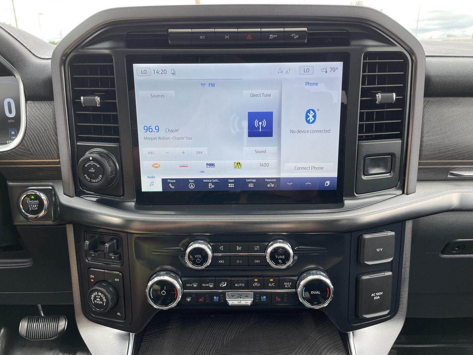 Vehicle photo 24