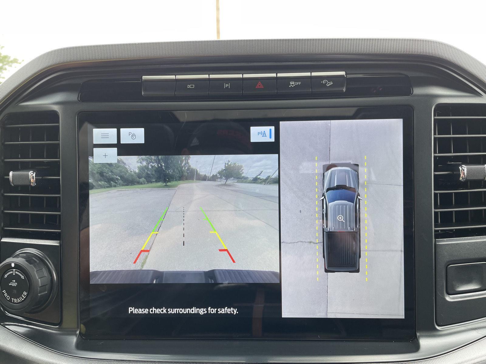 Vehicle photo 25