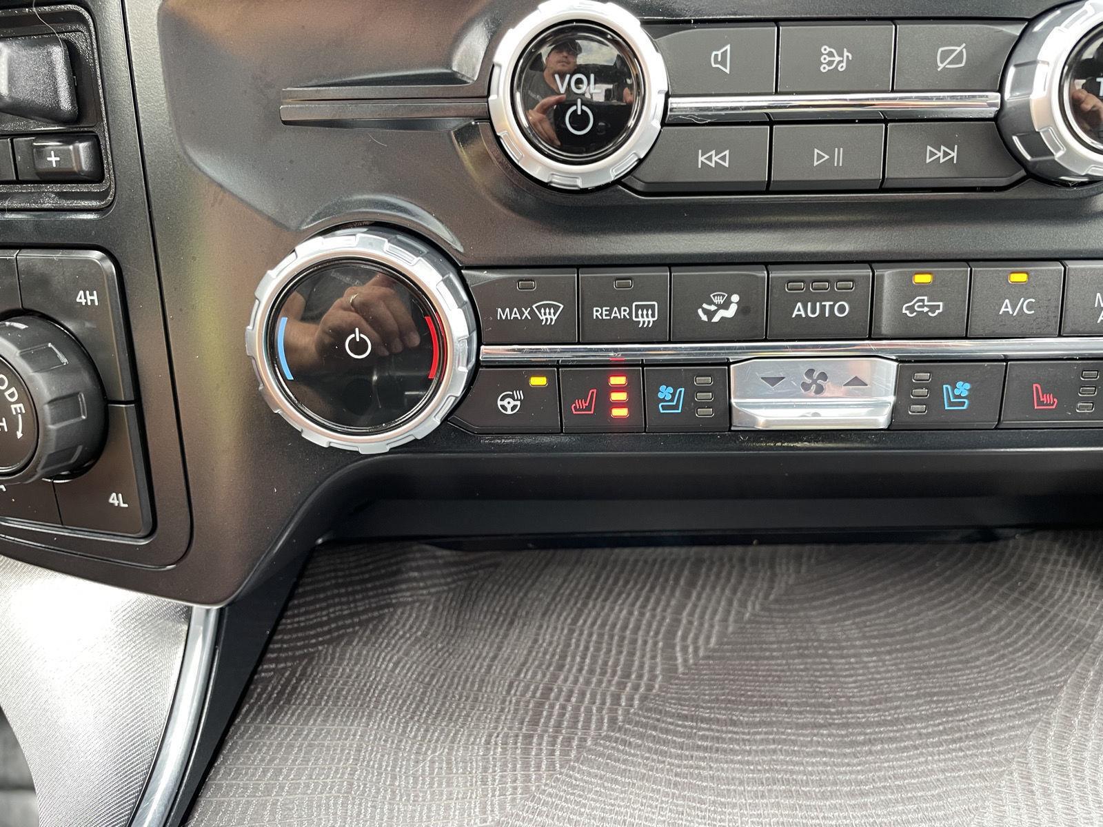 Vehicle photo 30