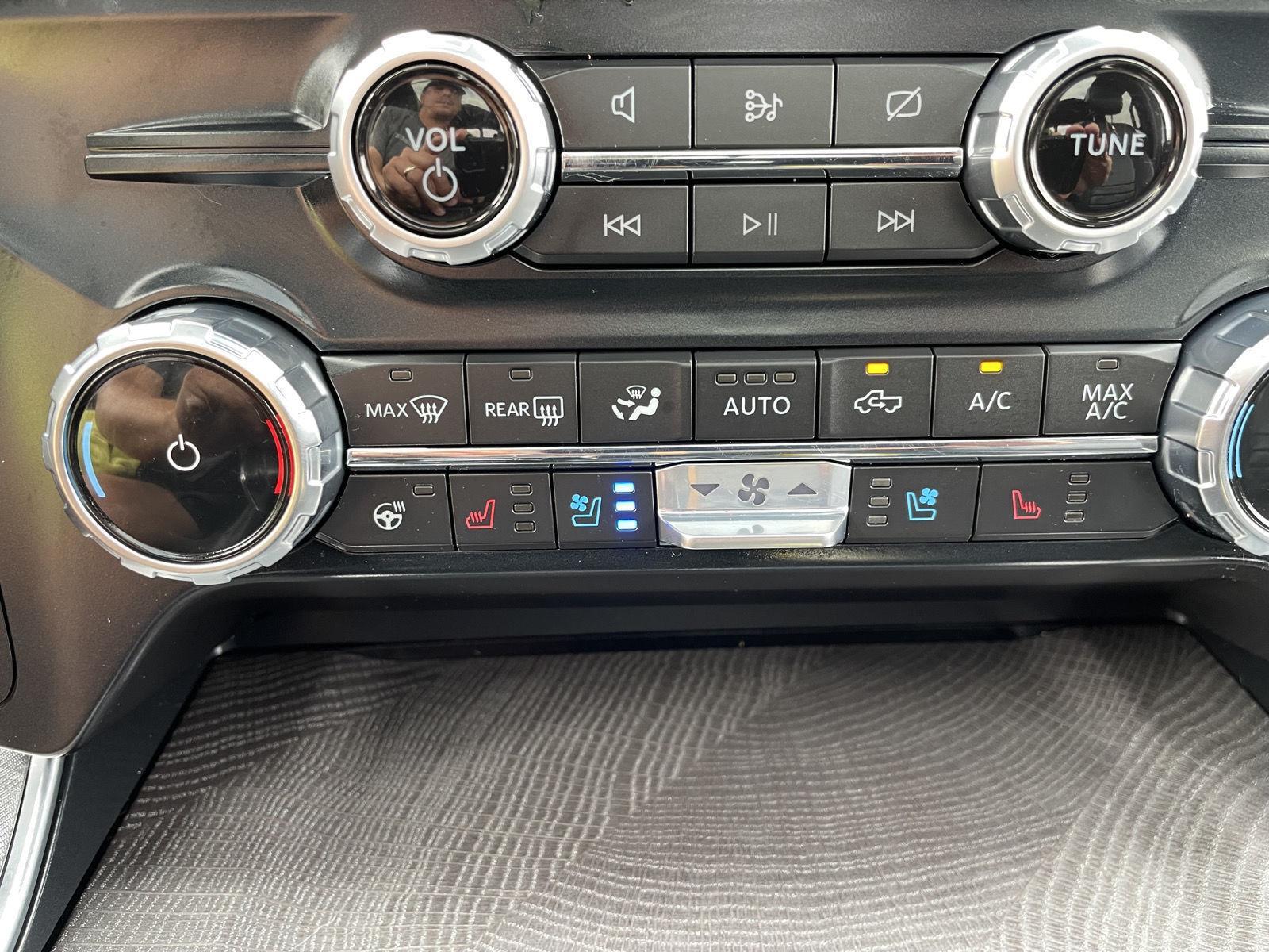 Vehicle photo 31