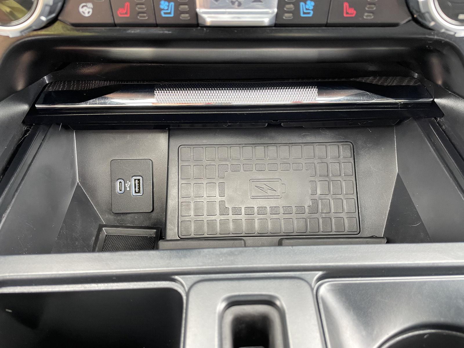 Vehicle photo 32