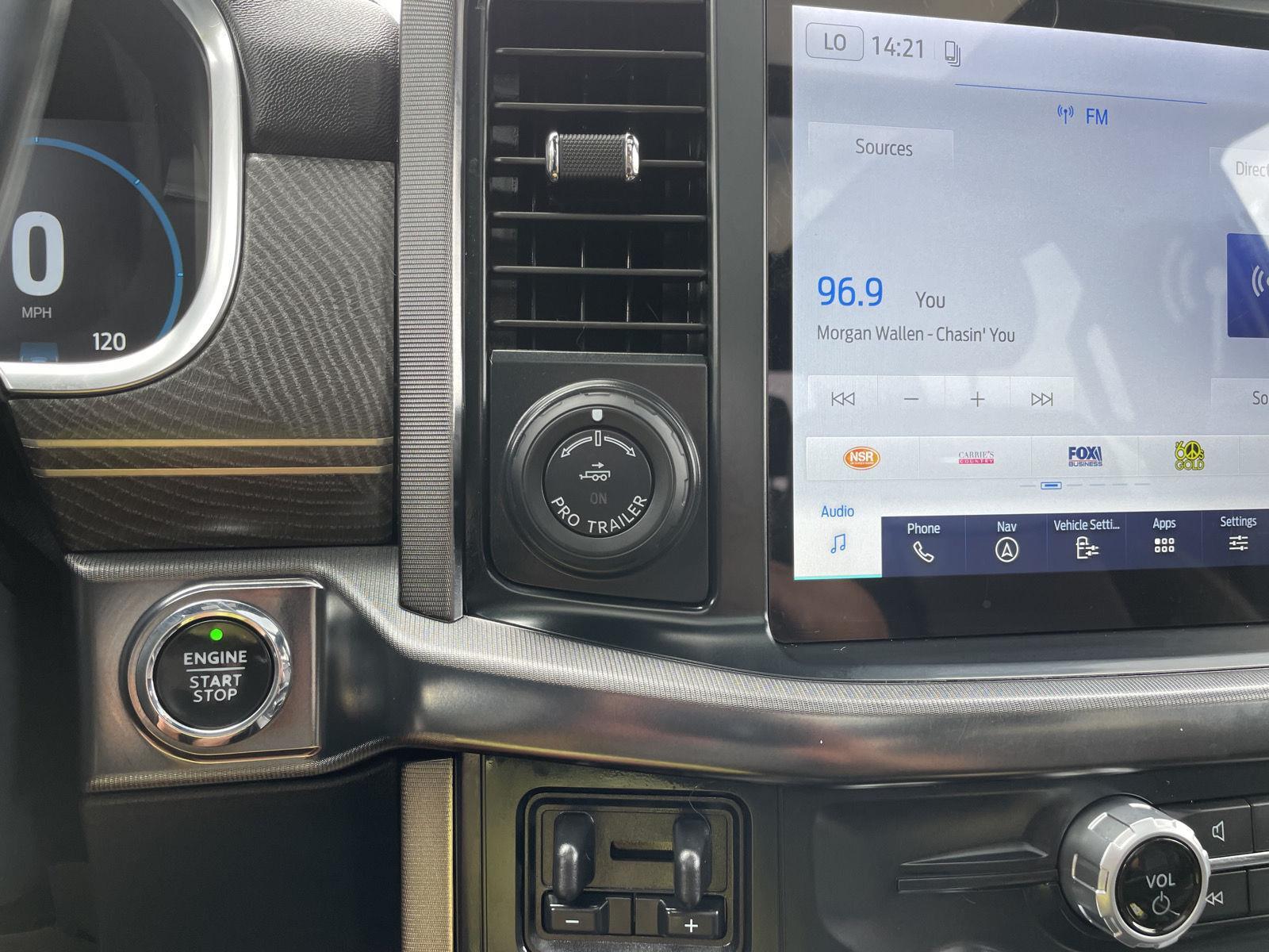 Vehicle photo 33