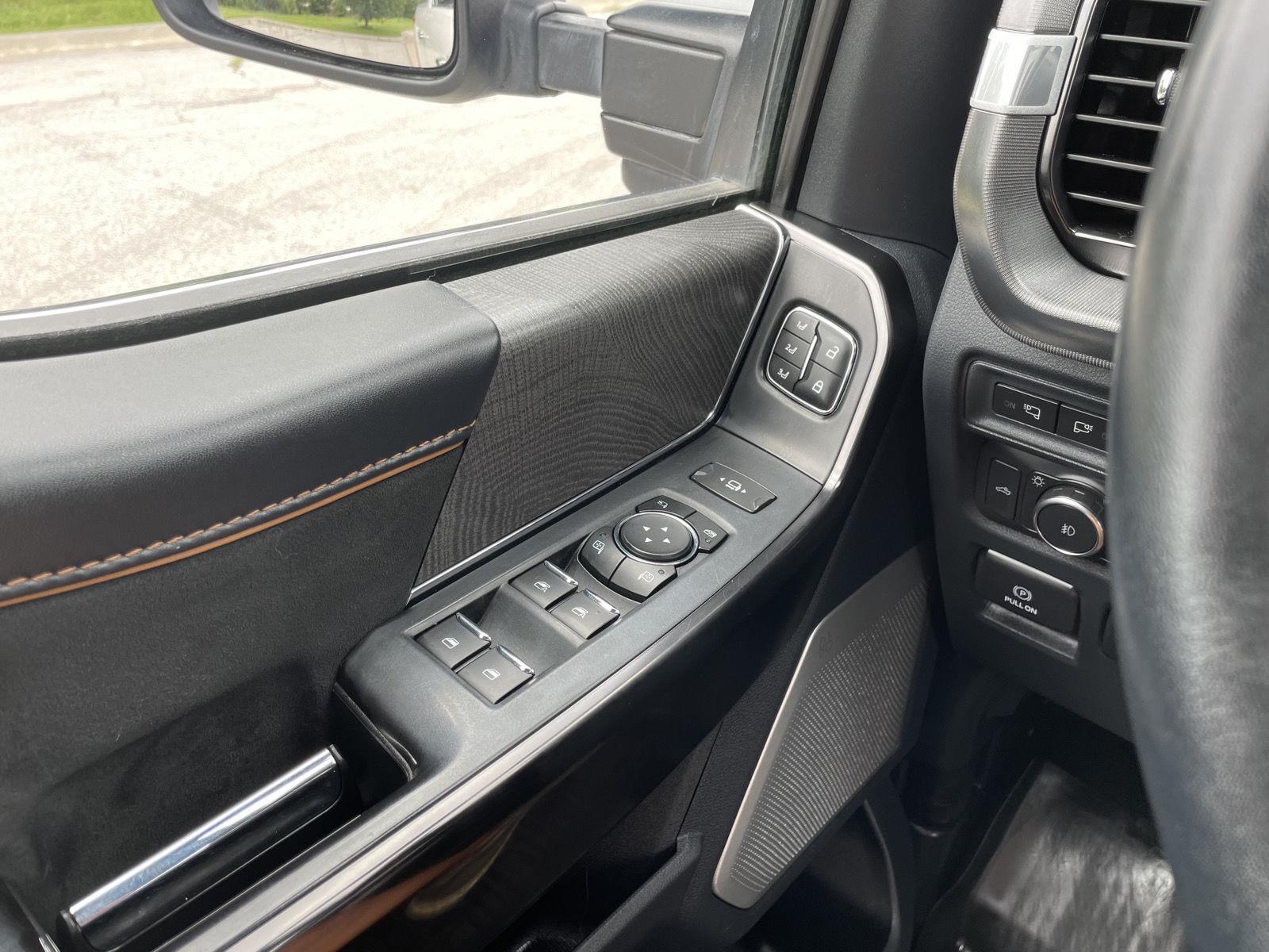 Vehicle photo 36