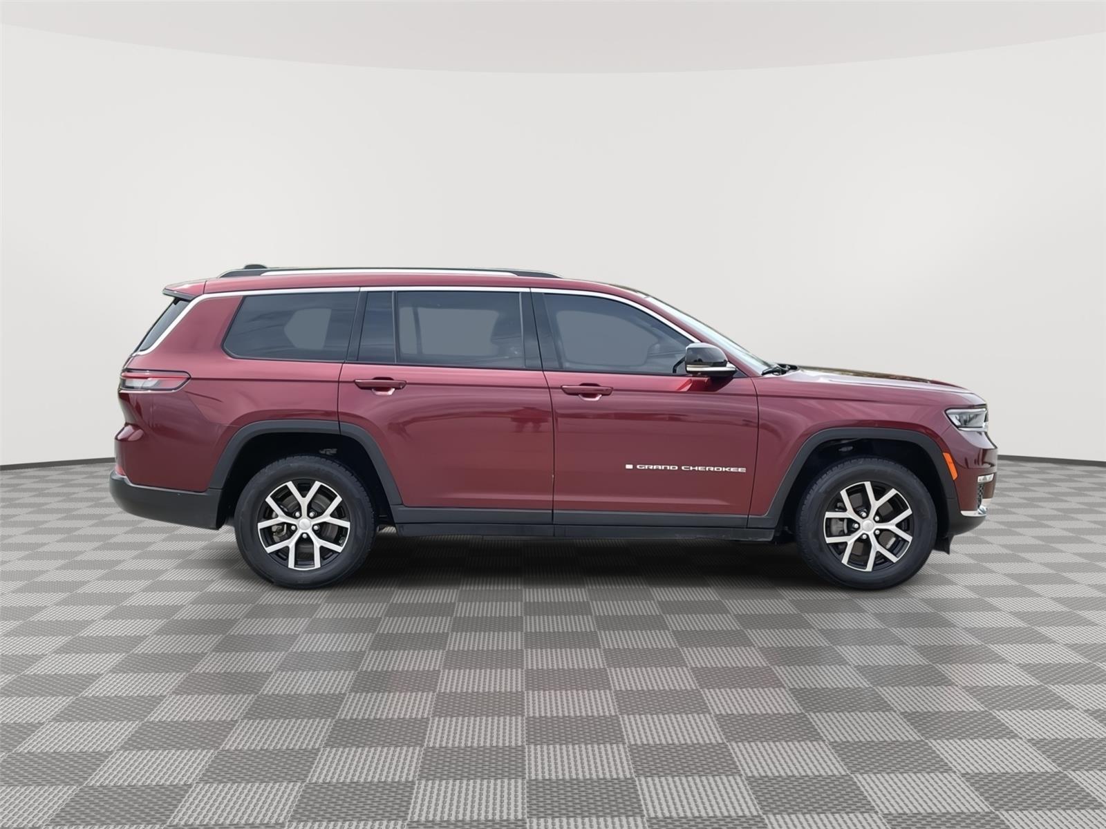 Vehicle photo 6