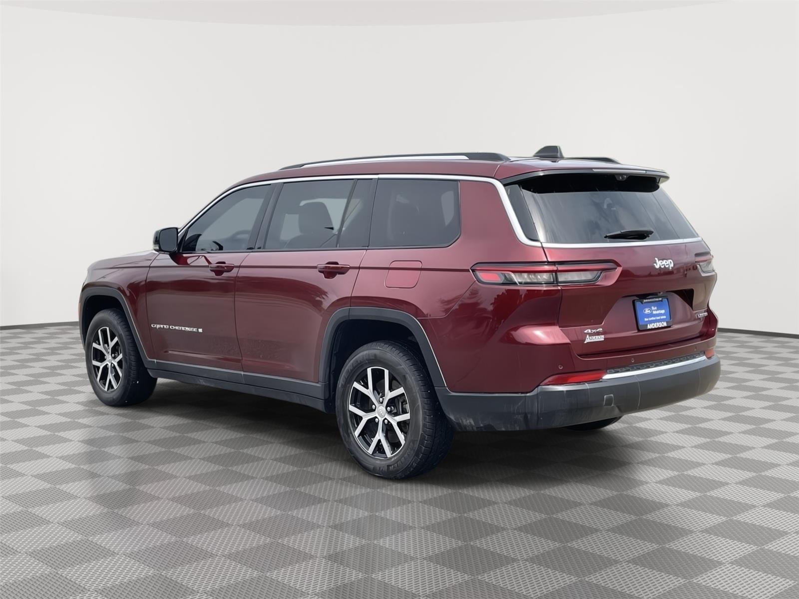 Vehicle photo 9