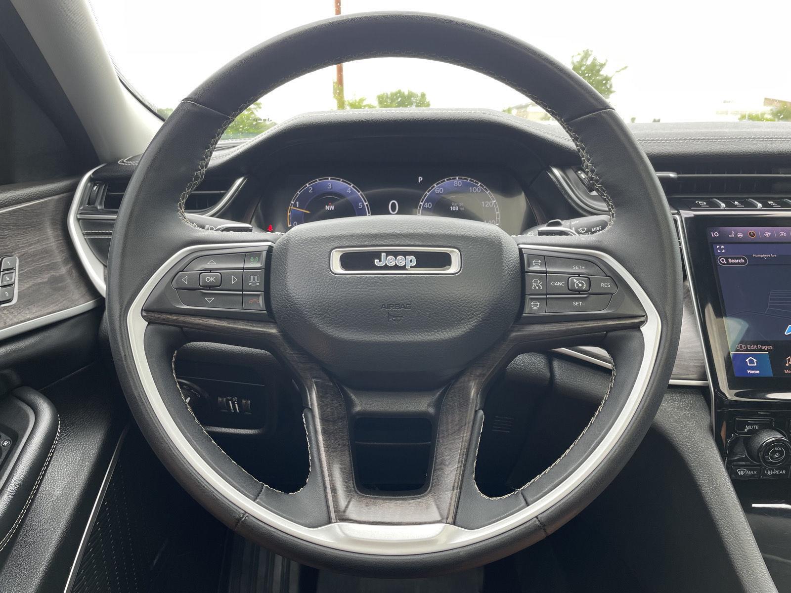 Vehicle photo 12