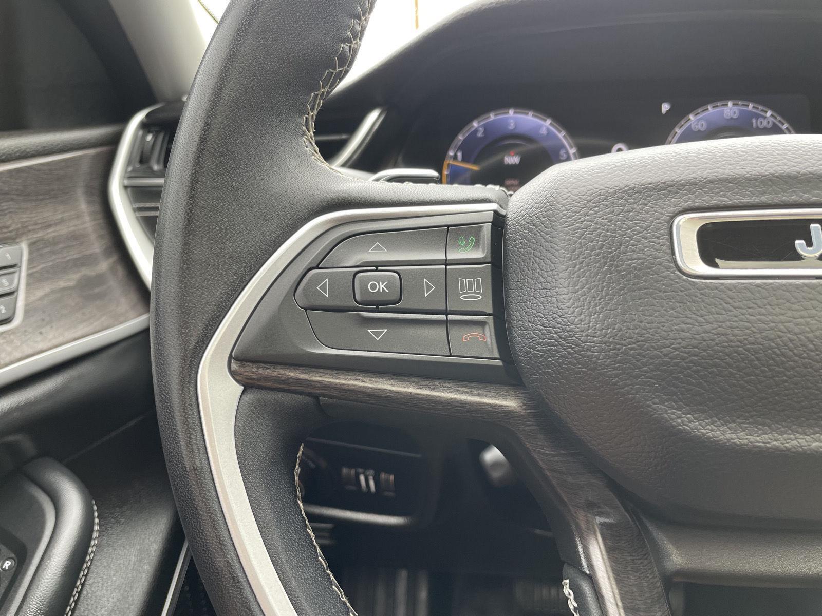 Vehicle photo 13