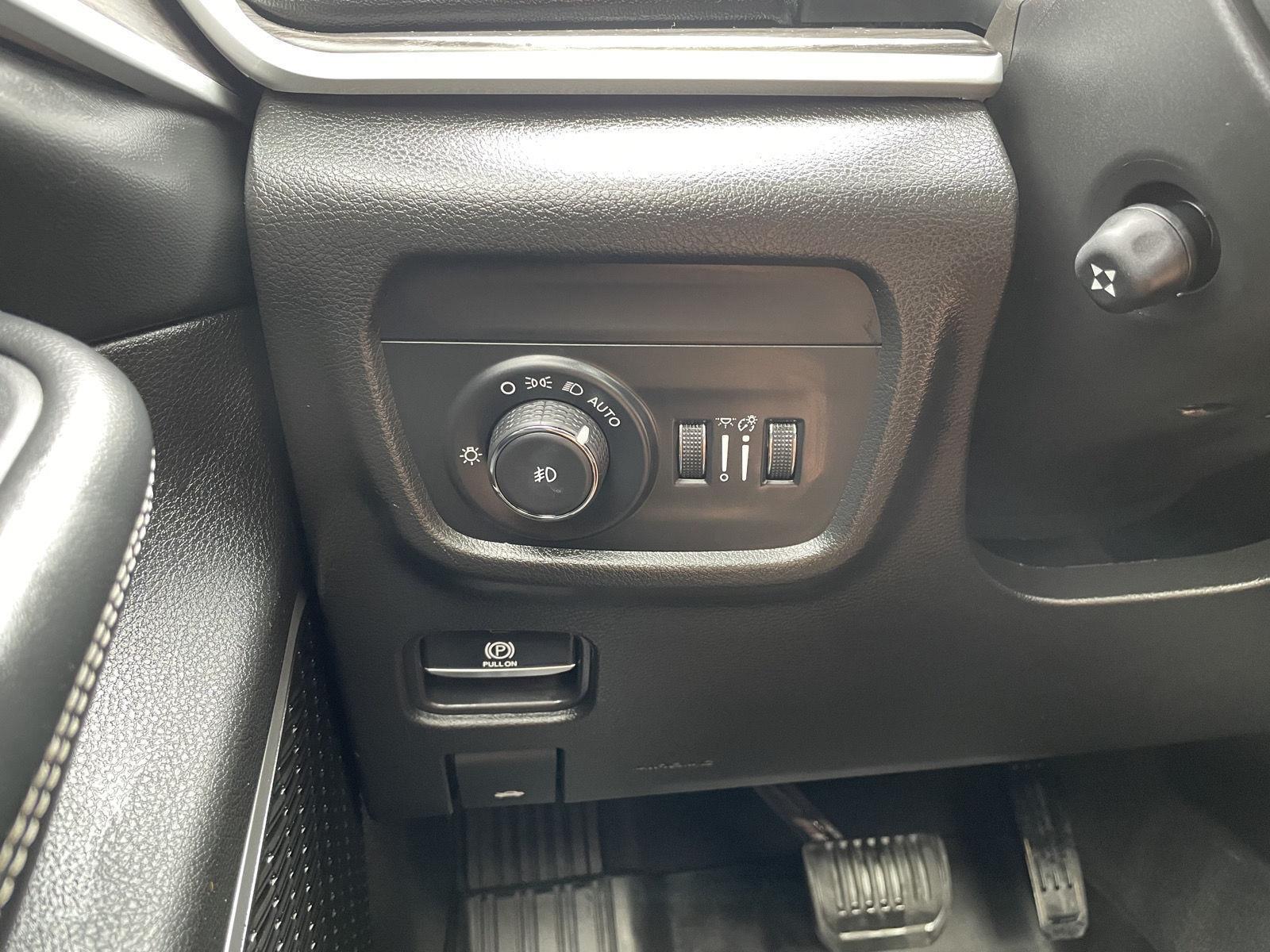 Vehicle photo 16