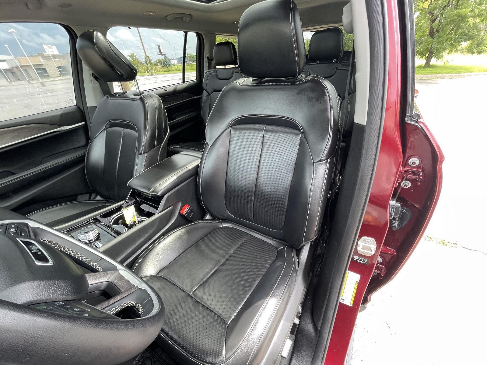 Vehicle photo 18