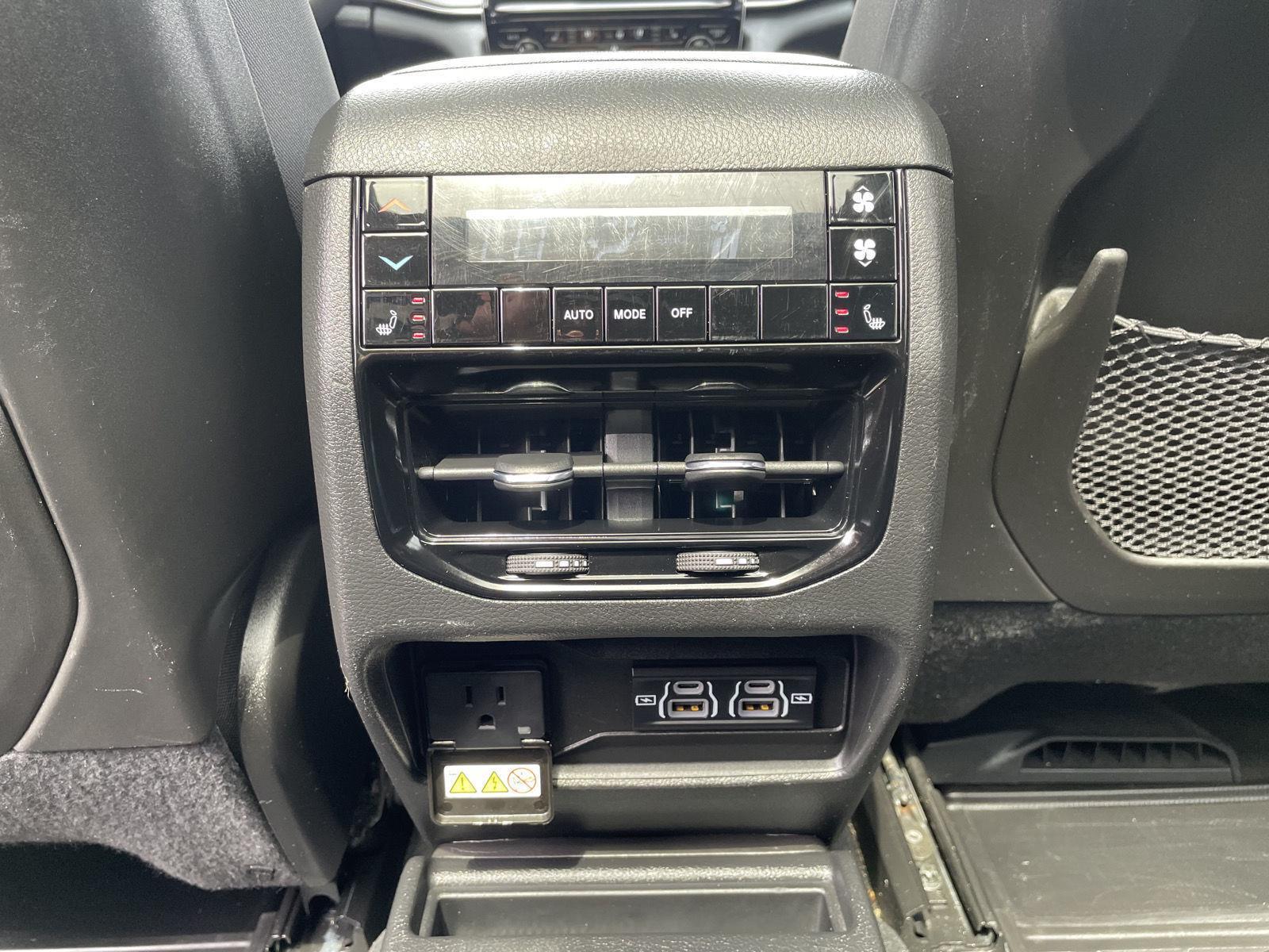 Vehicle photo 21