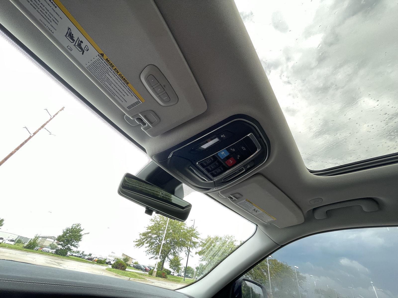 Vehicle photo 23