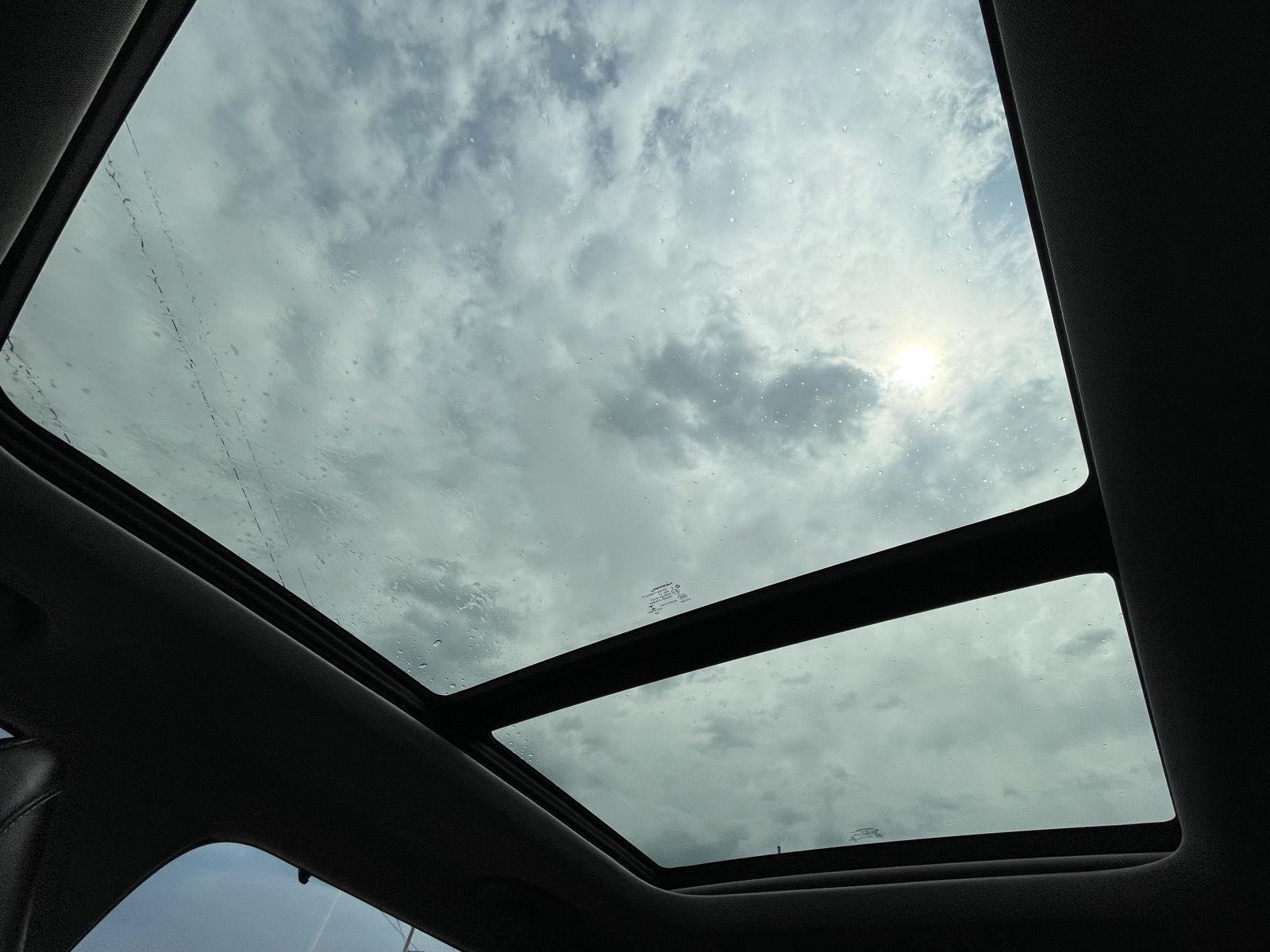 Vehicle photo 24