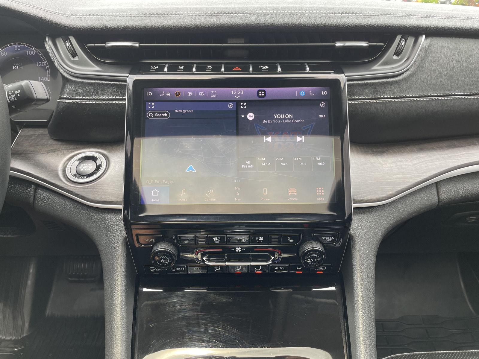 Vehicle photo 25
