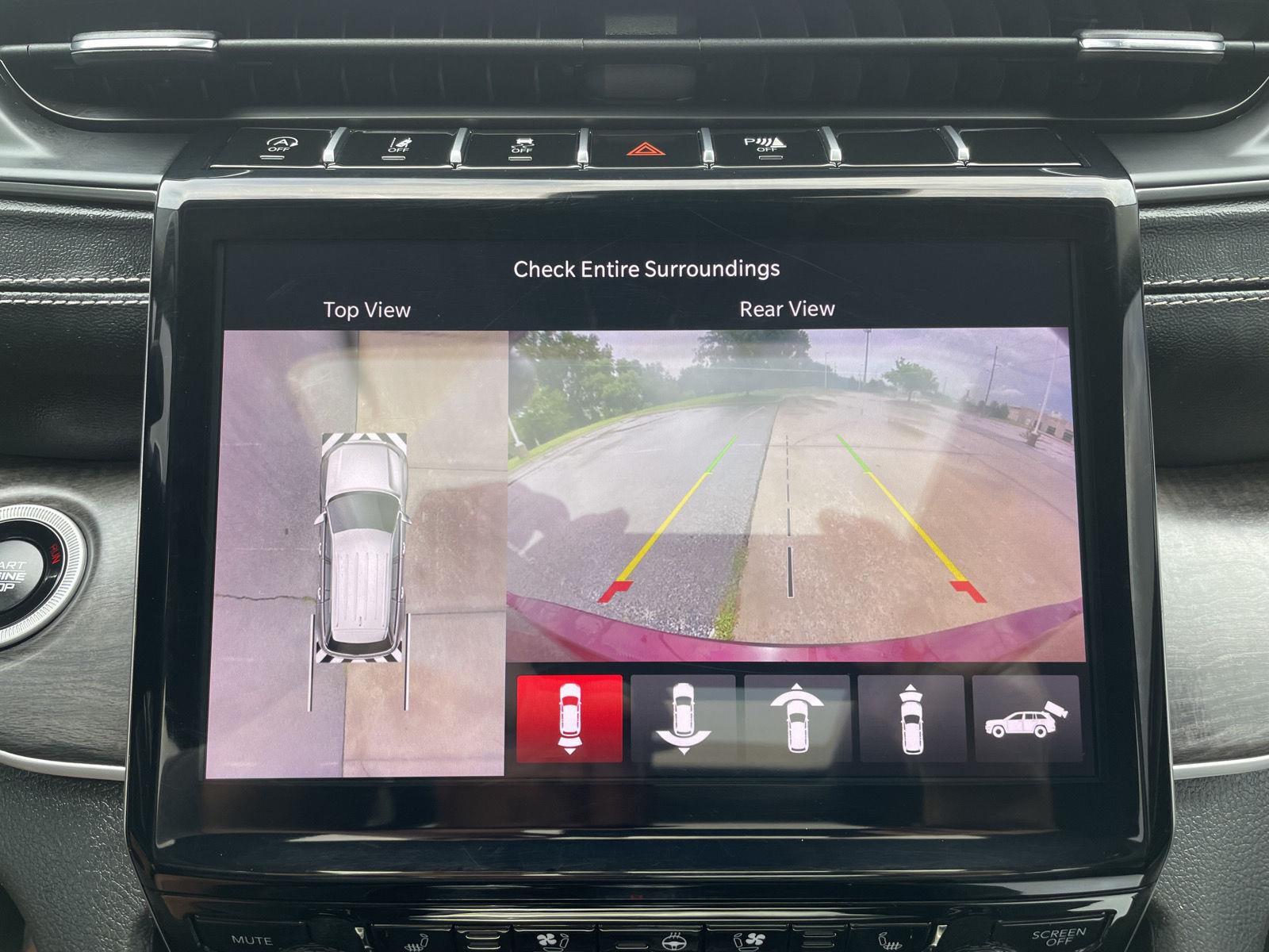 Vehicle photo 26