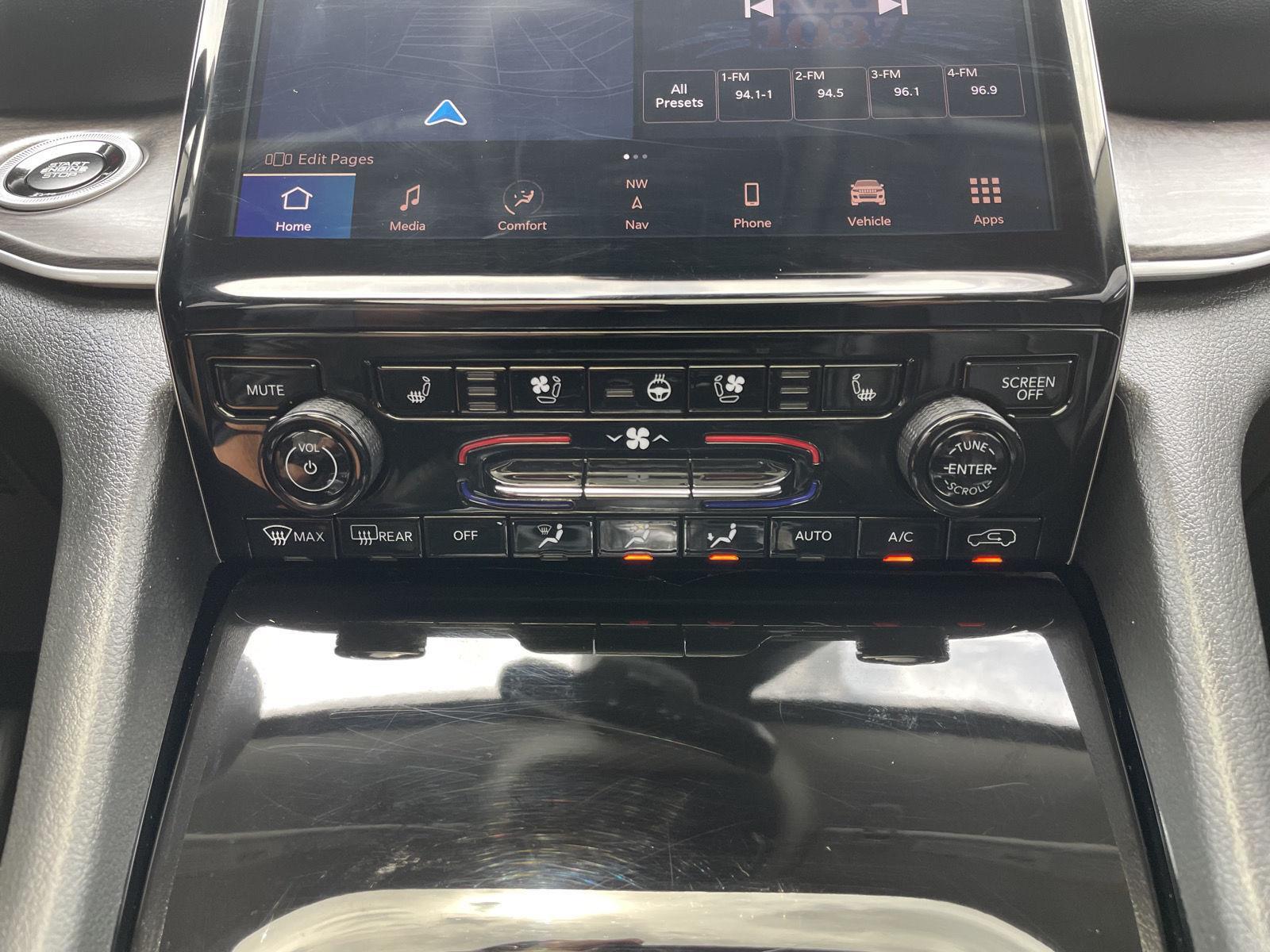 Vehicle photo 30