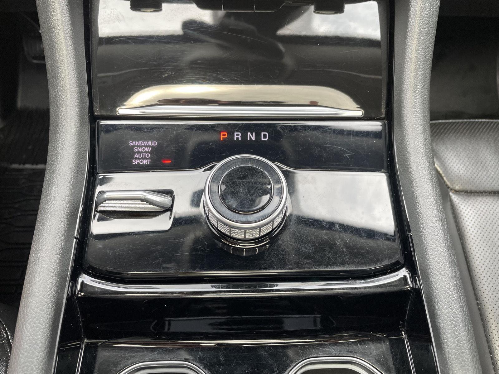 Vehicle photo 34