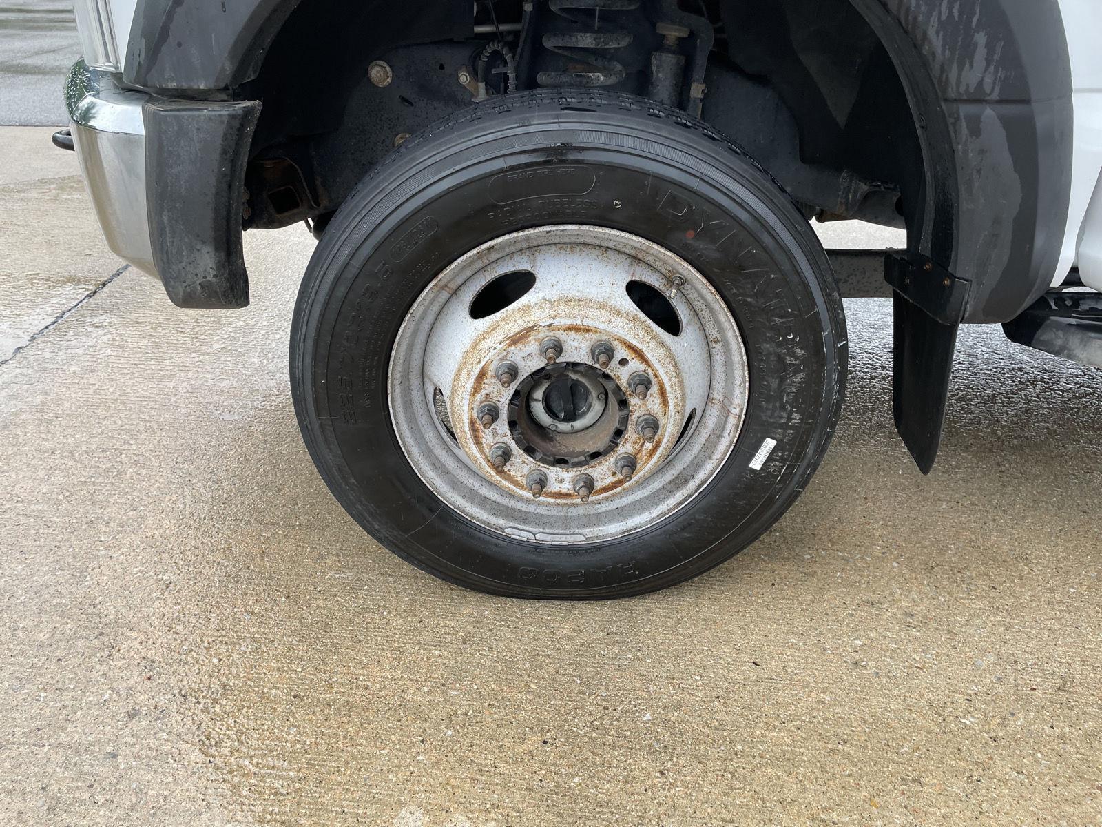 Vehicle photo 10