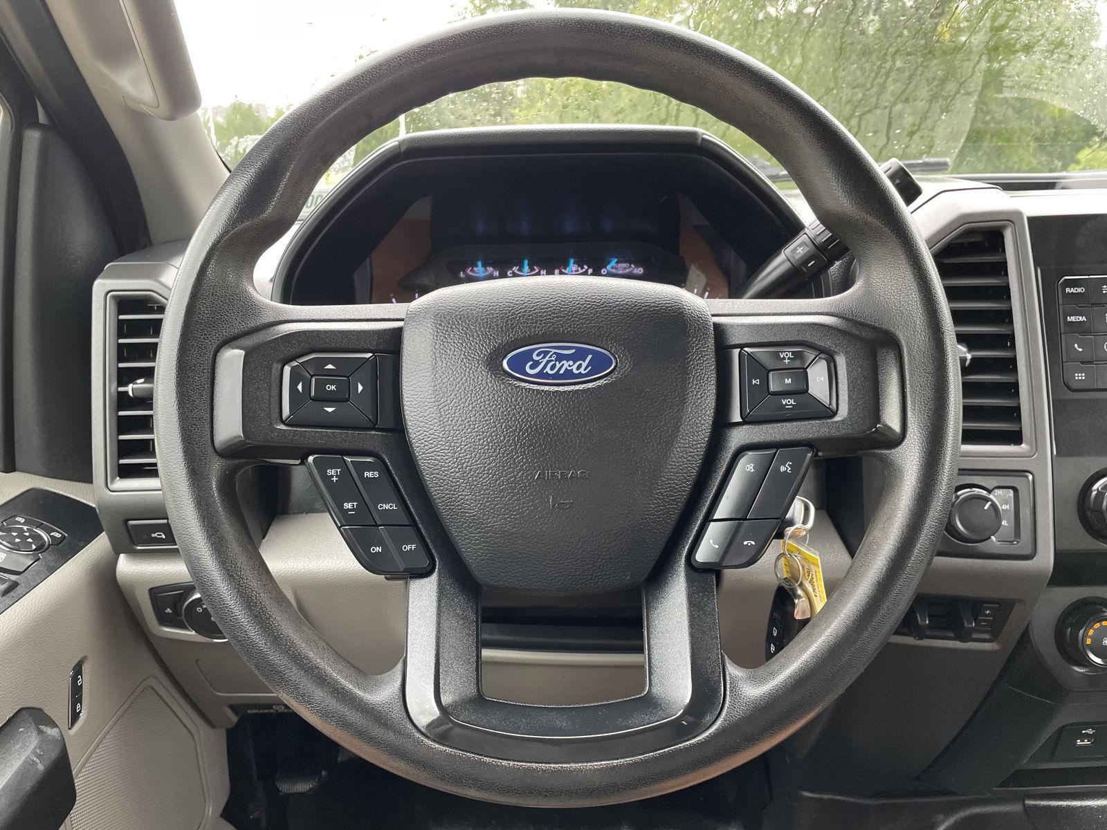 Vehicle photo 12