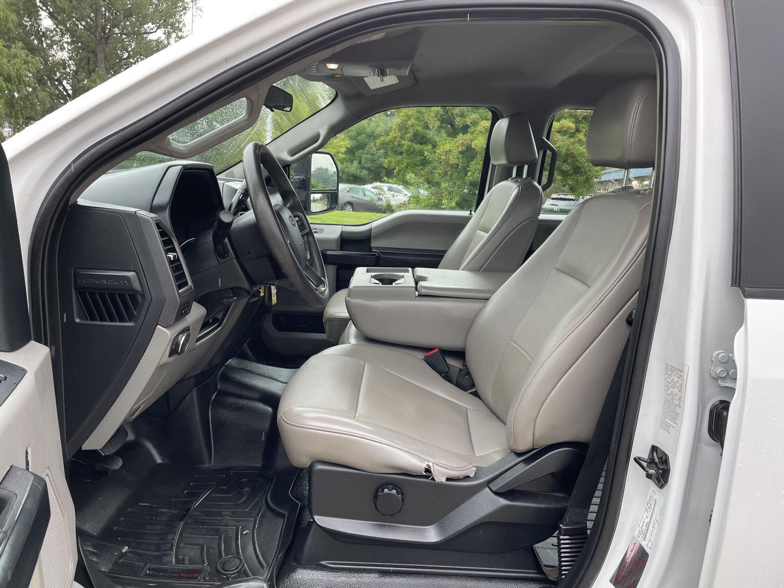 Vehicle photo 17