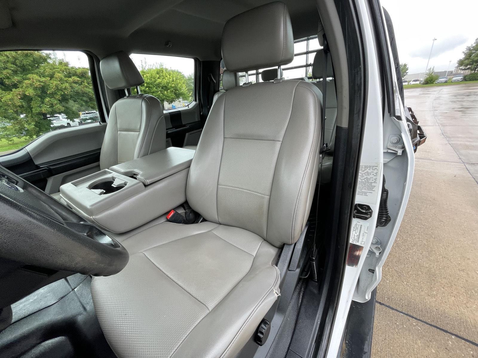 Vehicle photo 18