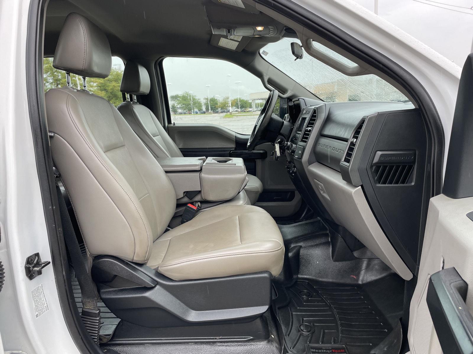 Vehicle photo 19