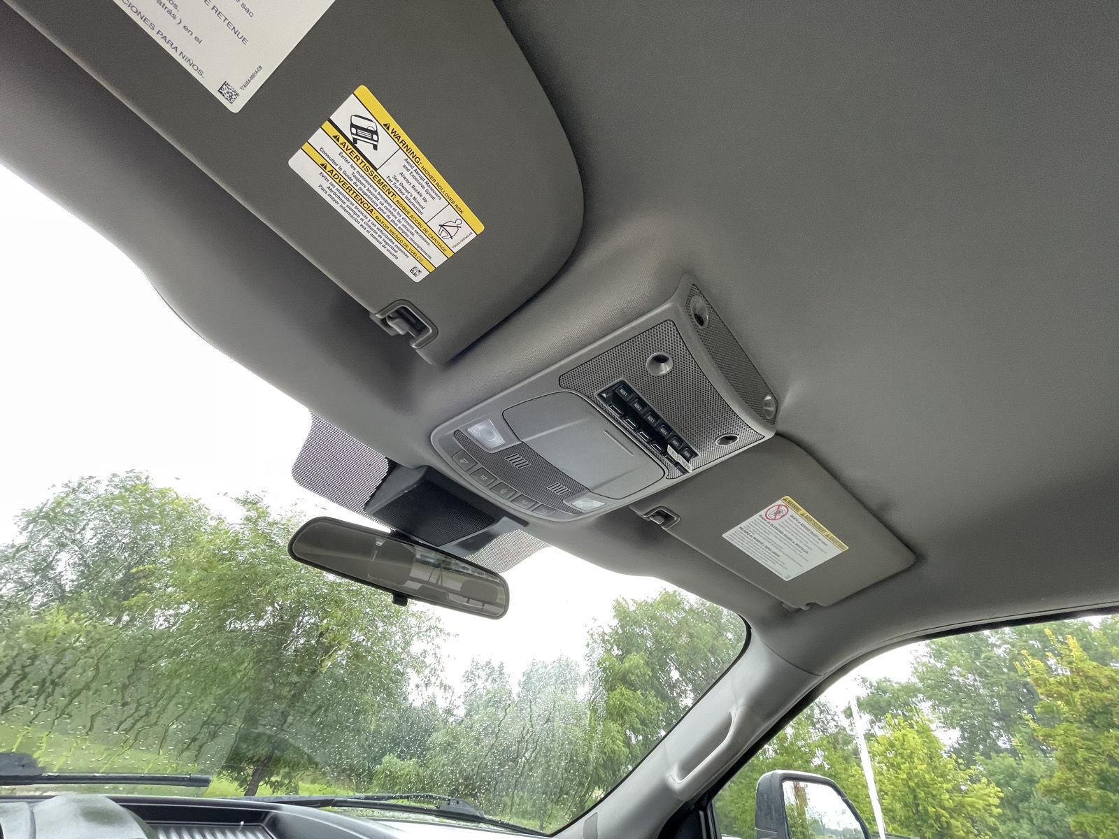 Vehicle photo 21