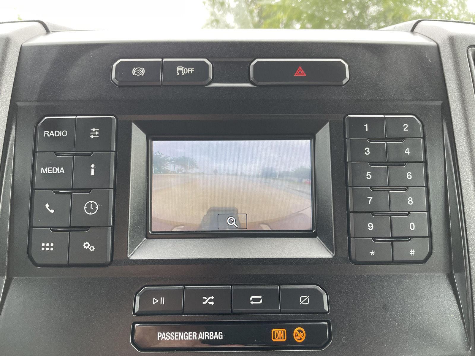 Vehicle photo 23