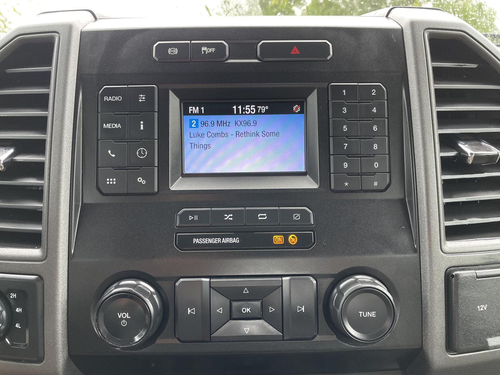 Vehicle photo 24