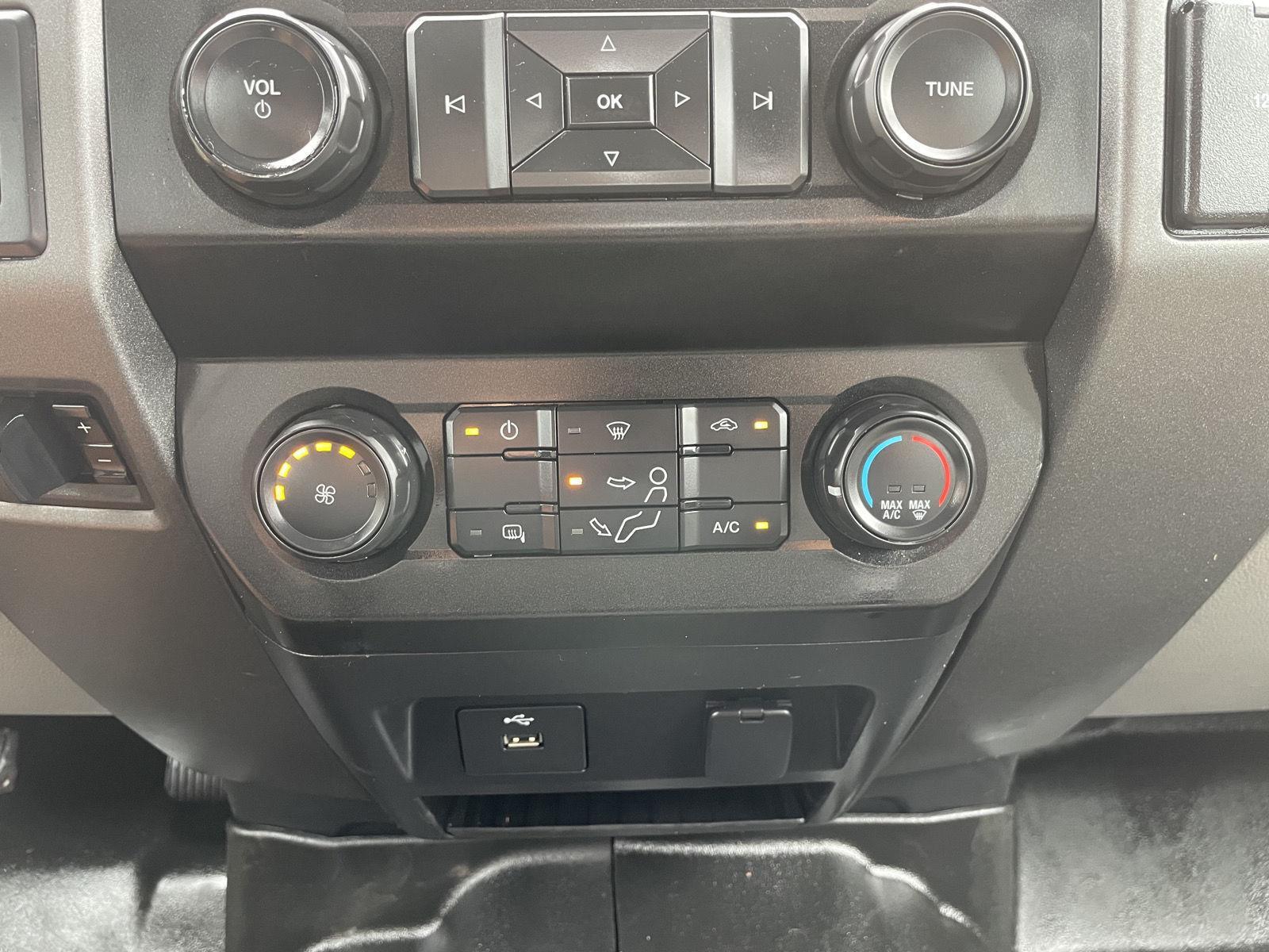 Vehicle photo 25