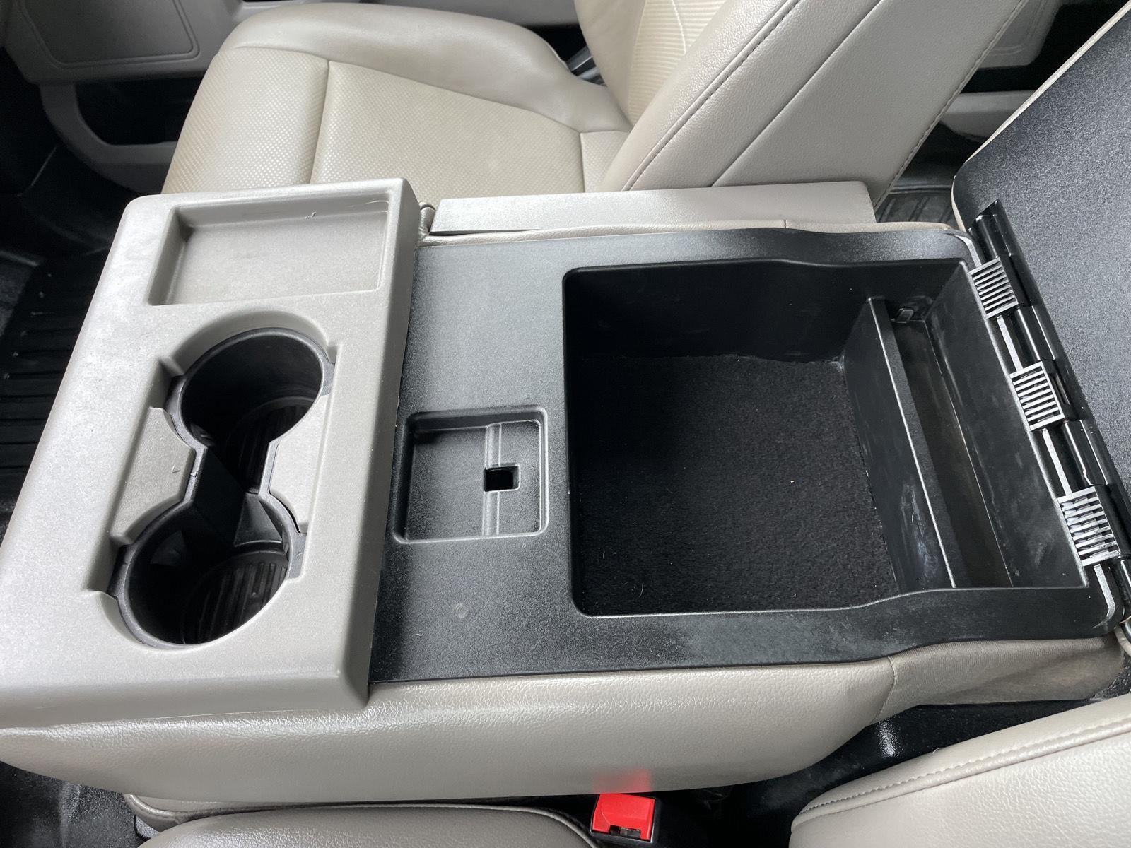 Vehicle photo 32