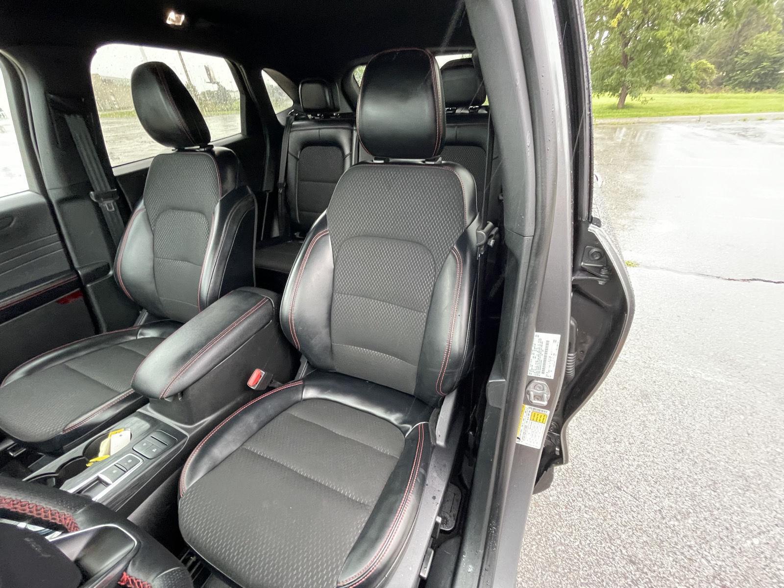 Vehicle photo 18