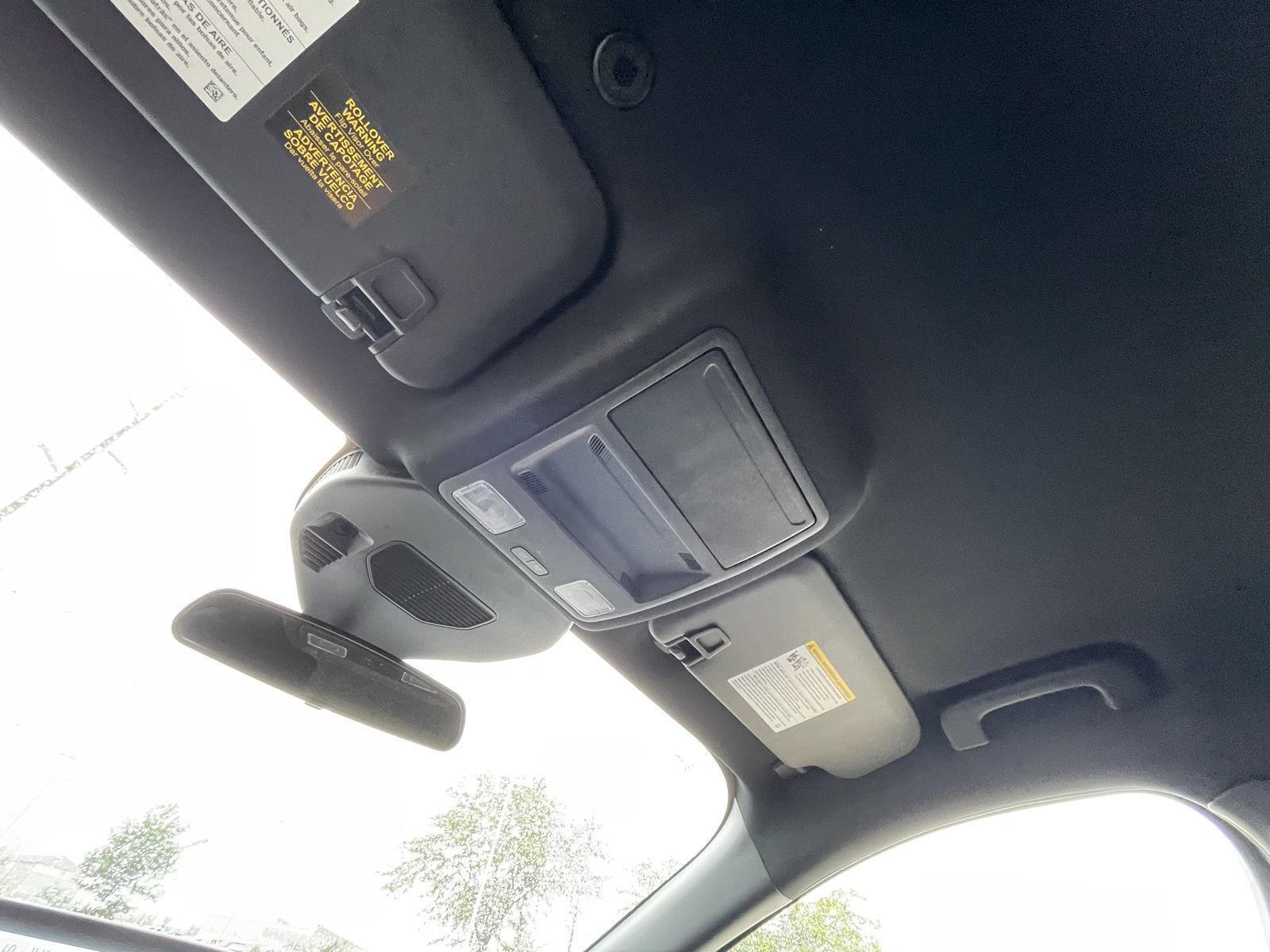 Vehicle photo 21