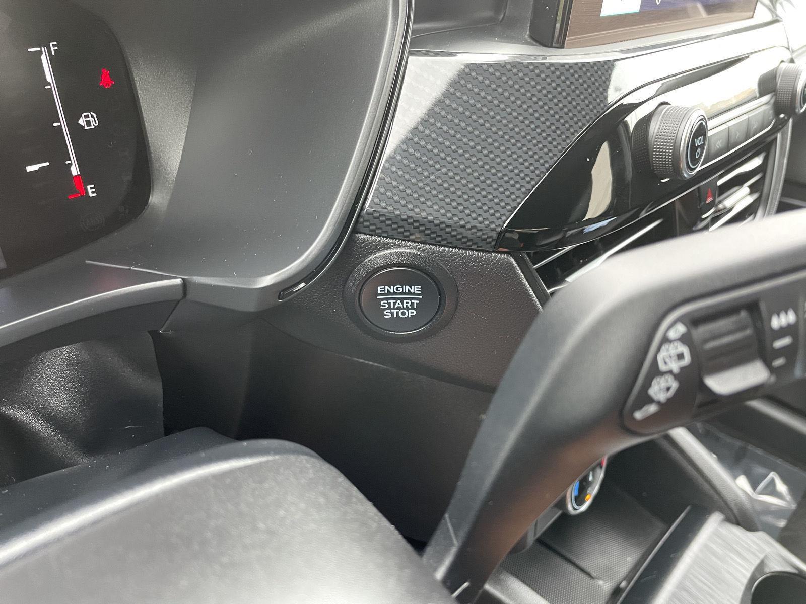 Vehicle photo 24