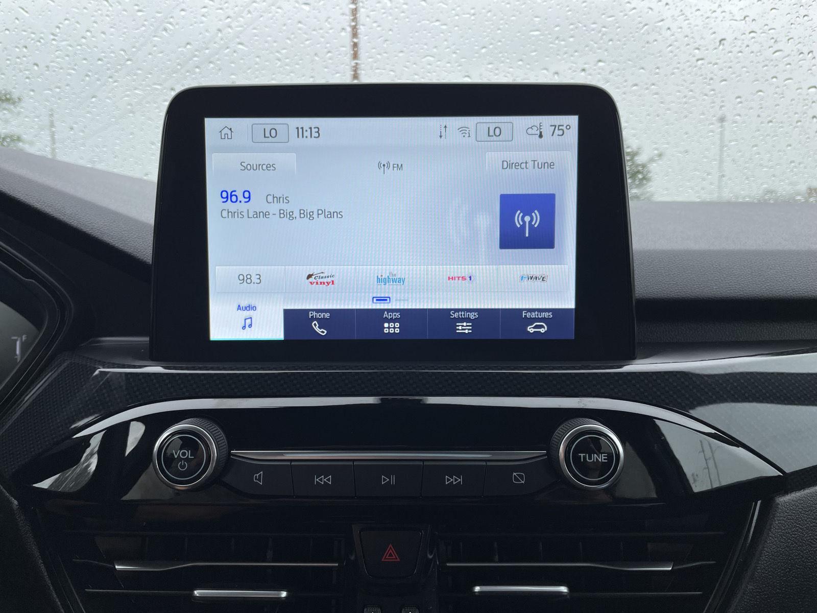 Vehicle photo 25