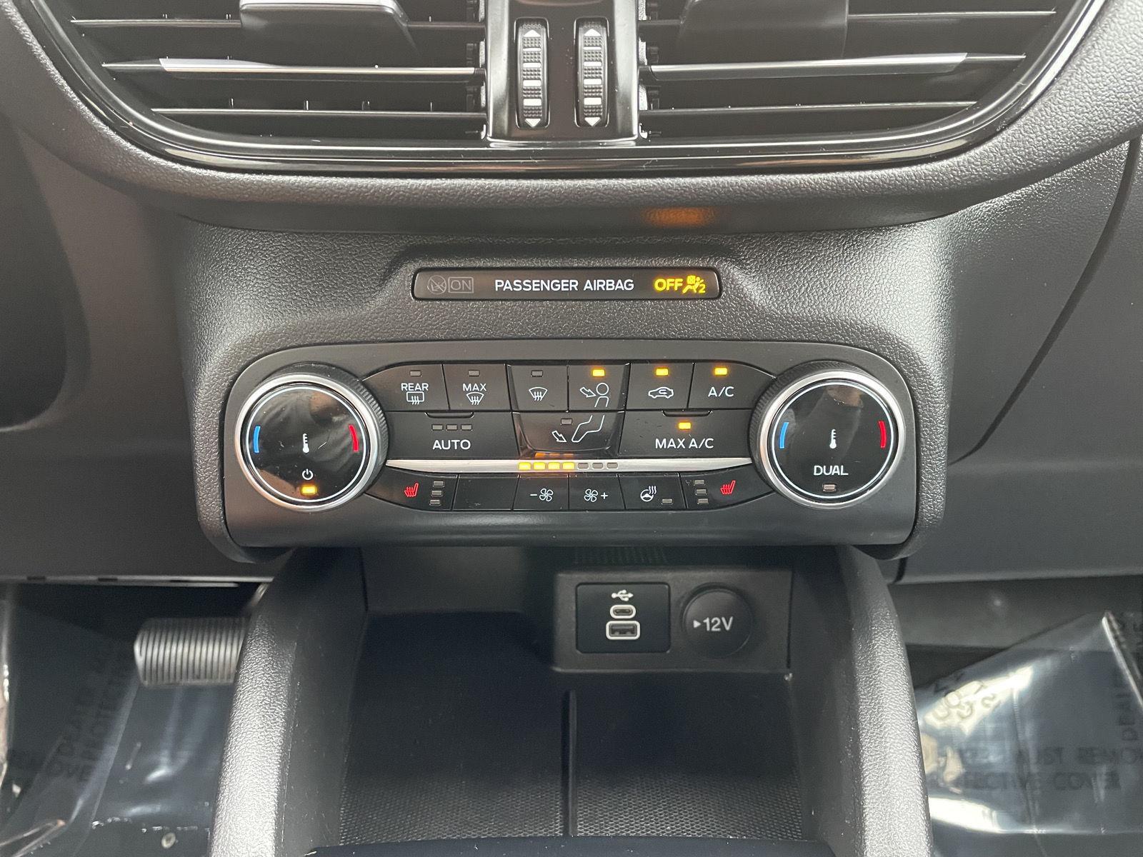 Vehicle photo 26